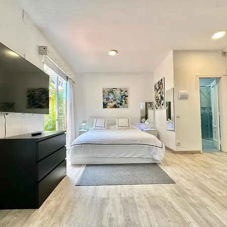 Oasis Garden Apartment